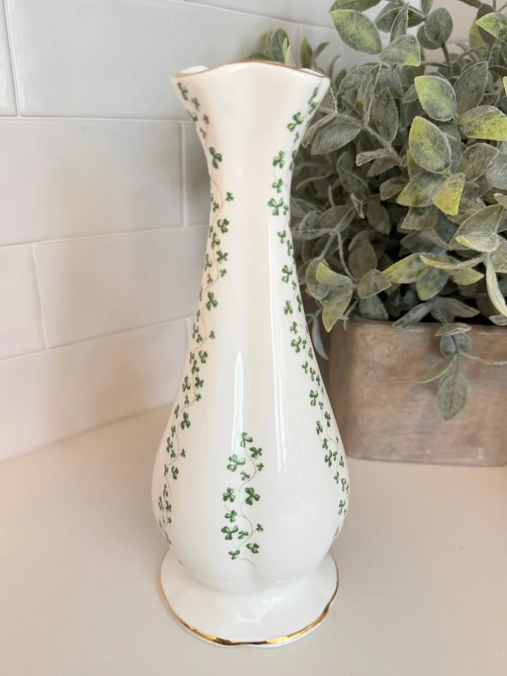 Royal Tara Irish Fine Bone China Shamrock Bud Vase Handcrafted Ireland Gold Trim